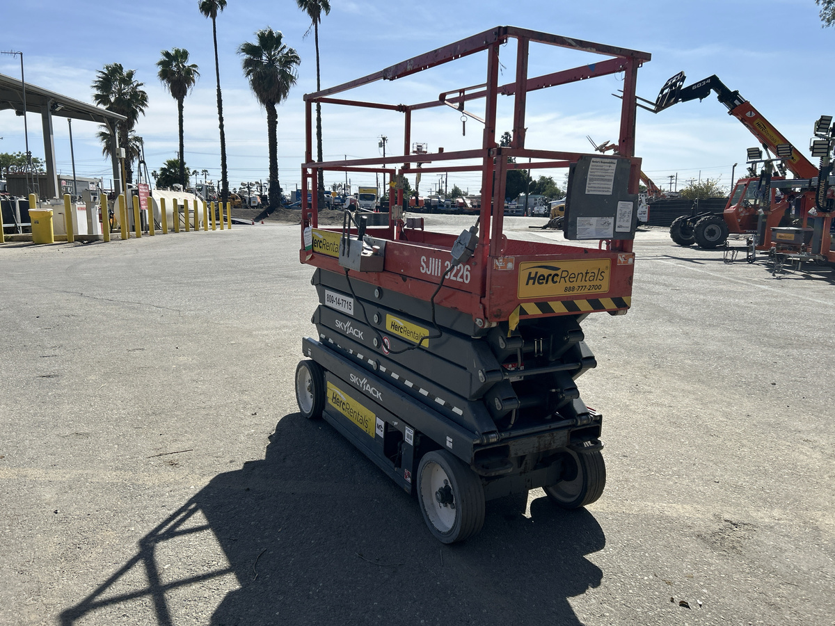 2017 Skyjack SJ3226-4