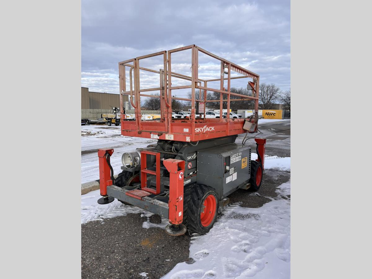 2018 Skyjack SJ-6832RT
