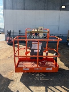 2017 JLG E450AJ-2