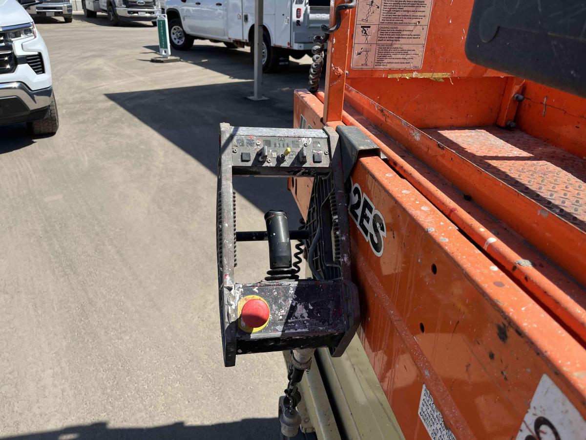 2017 JLG 2632ES