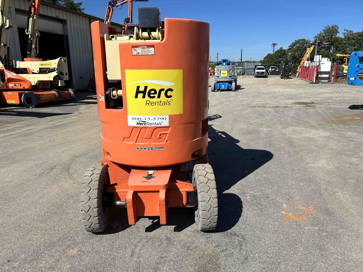 2017 JLG E300AJP-2