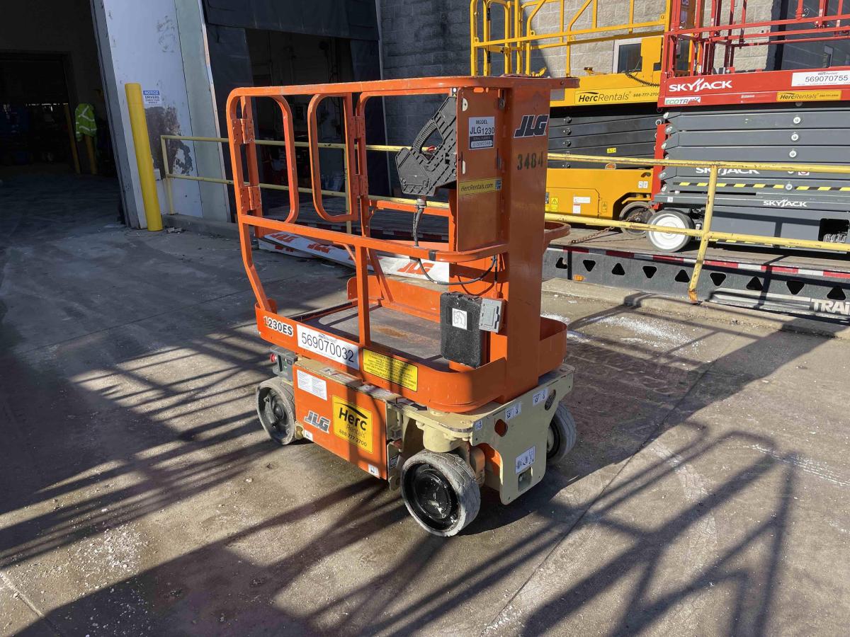 2015 JLG 1230ES