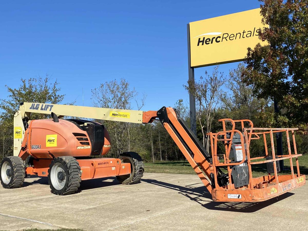 2017 JLG 600AJ