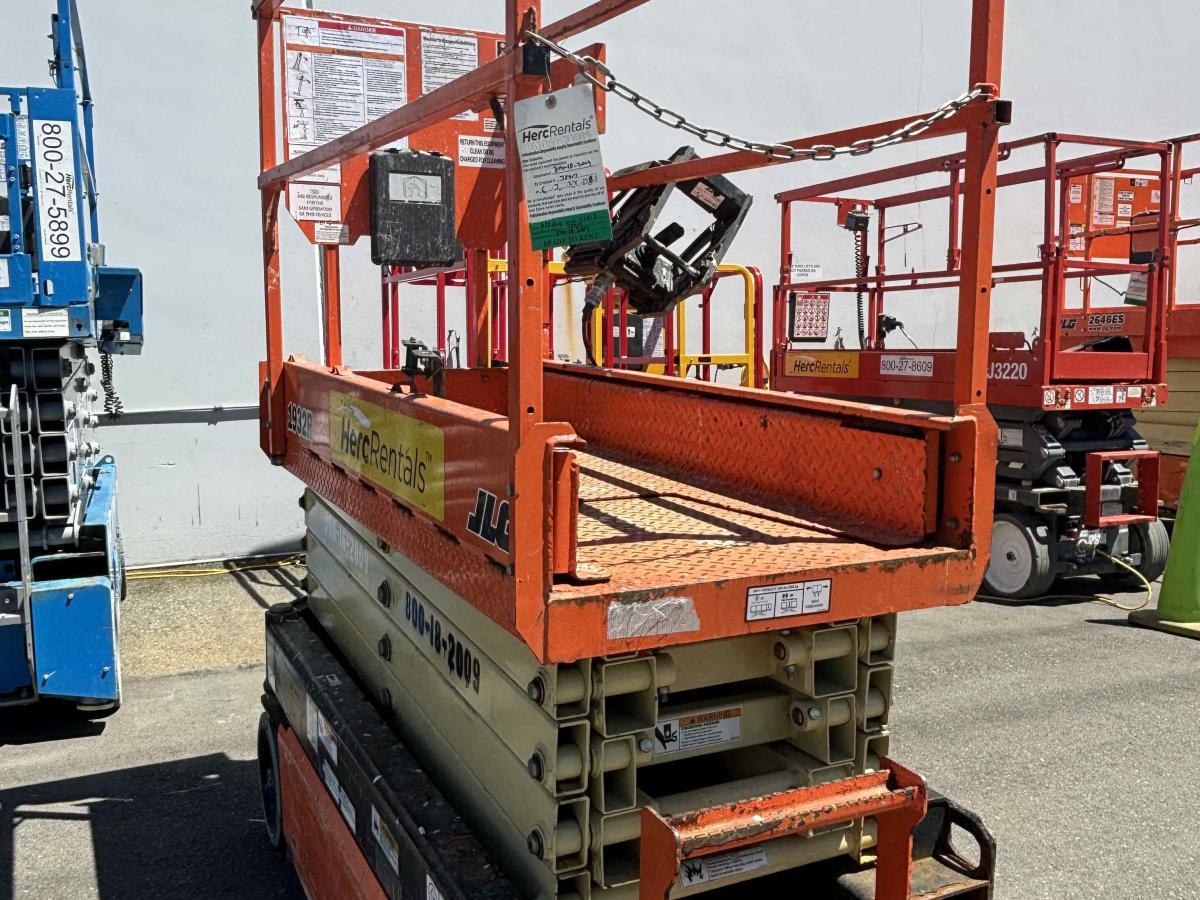 2017 JLG 1932R-9