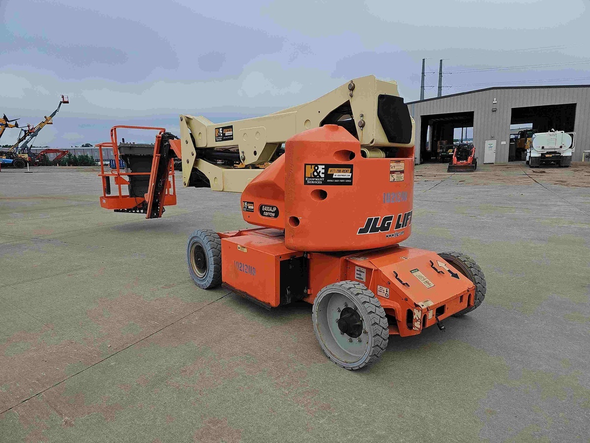 2017 JLG E400AJPN-4