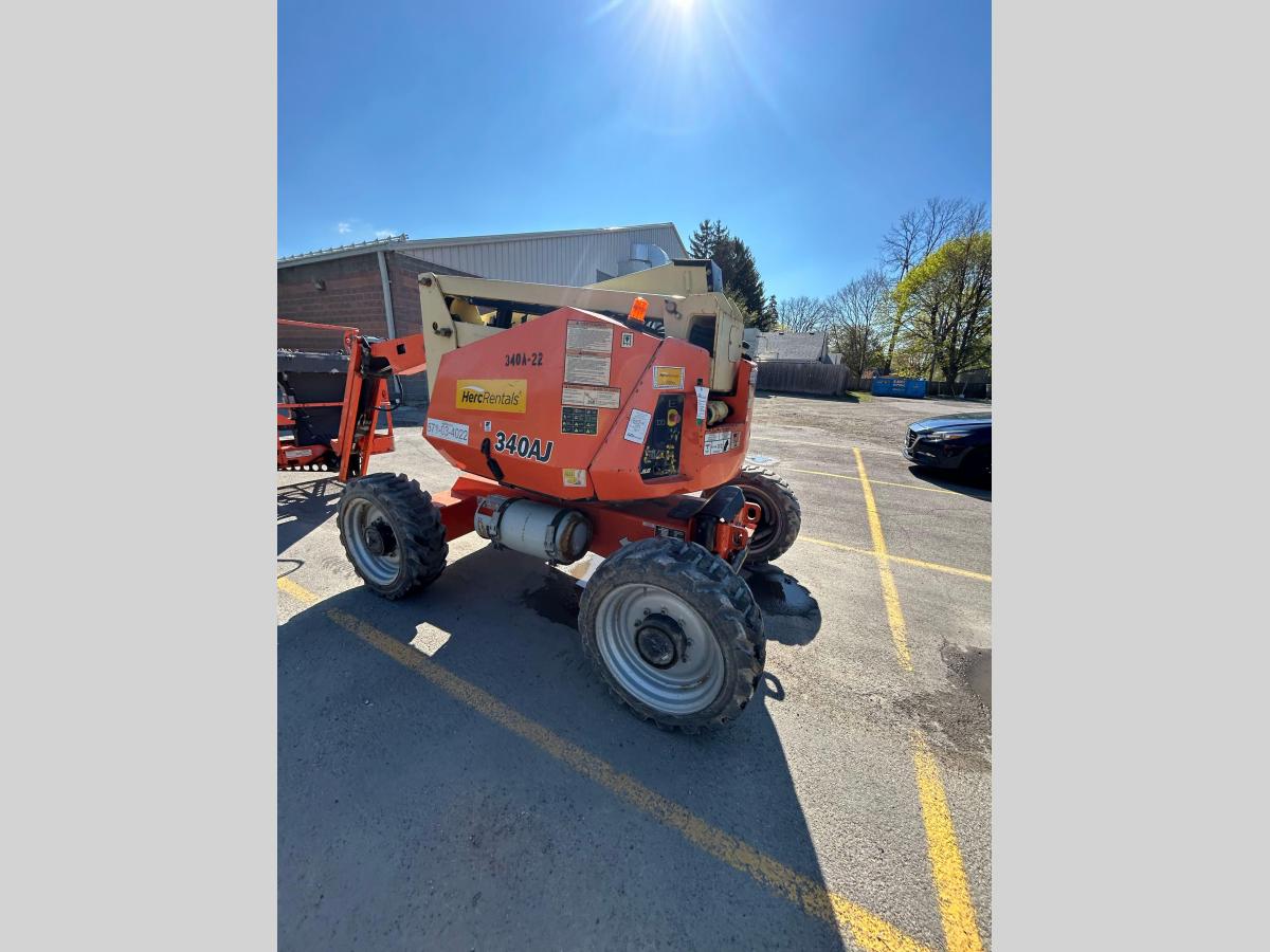 2017 JLG 340AJ