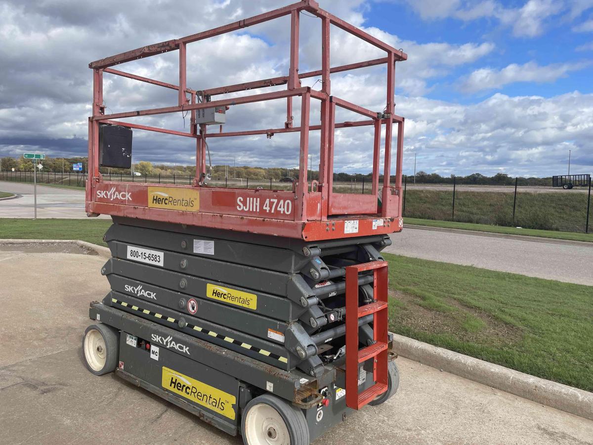 2017 Skyjack SJ4740