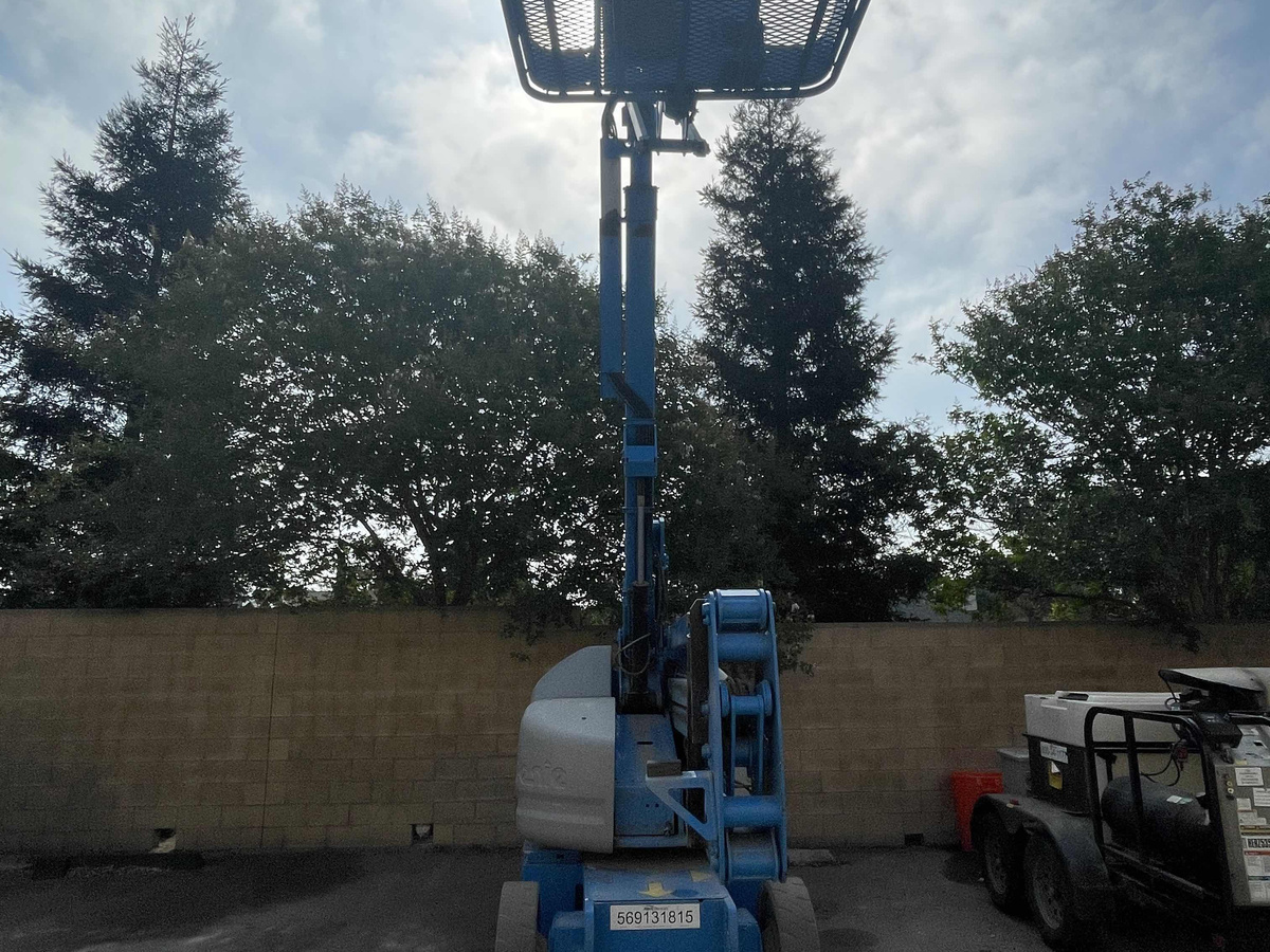 2011 Genie Z-40/23 N