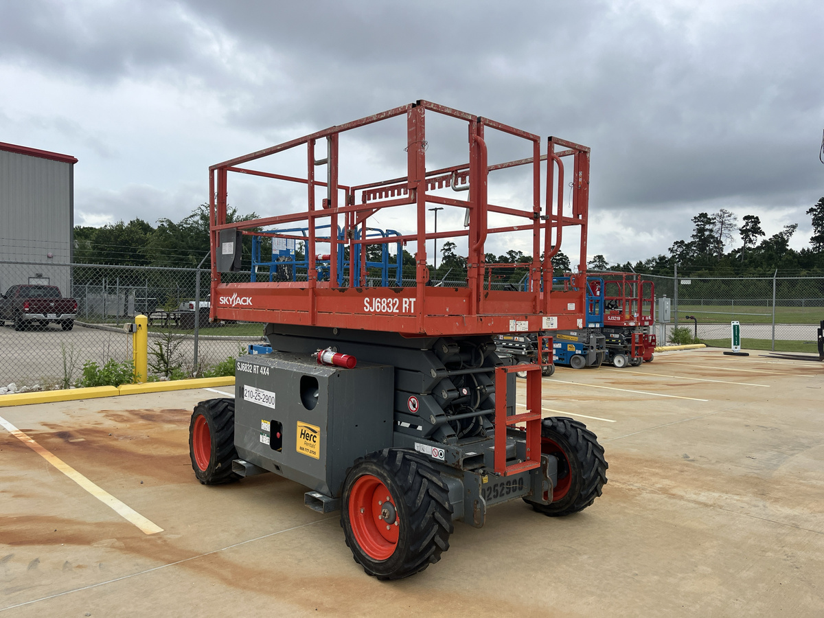 2018 Skyjack SJ-6832RT-3