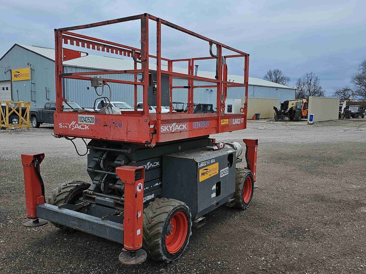 2018 Skyjack SJ-6832RT