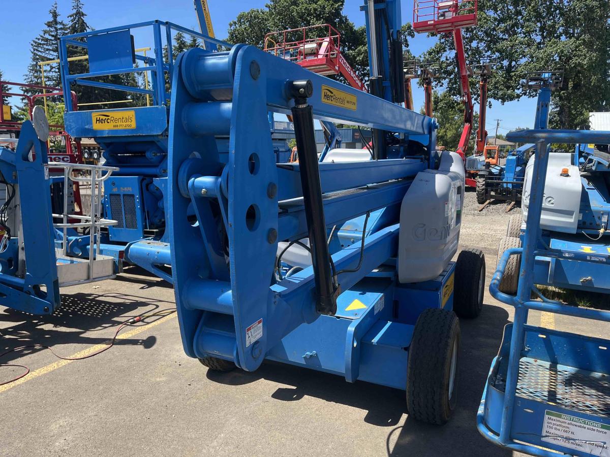 2013 Genie Z-45/25J