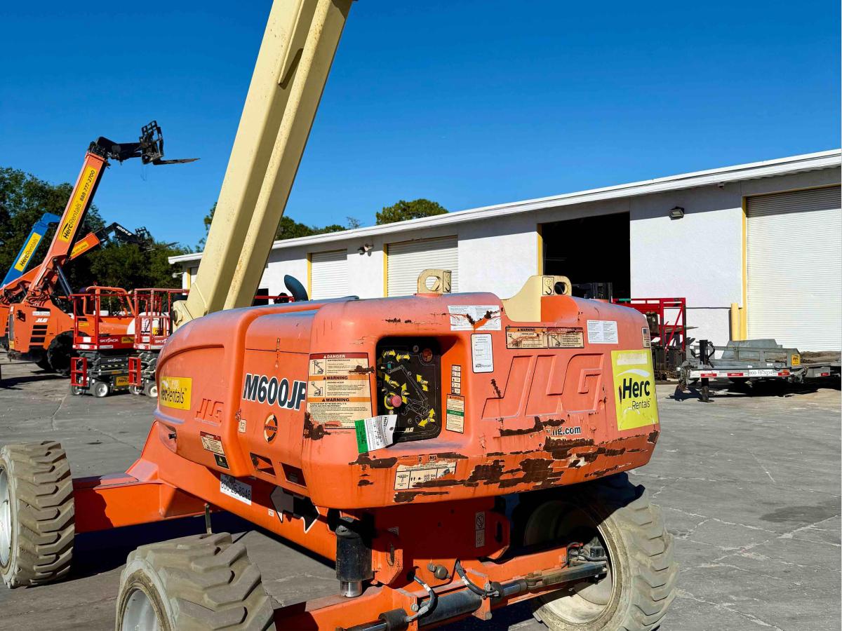 2019 JLG M600JP