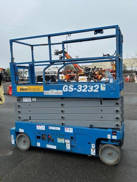 2017 Genie GS-3232