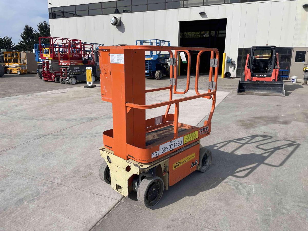 2013 JLG 1230ES