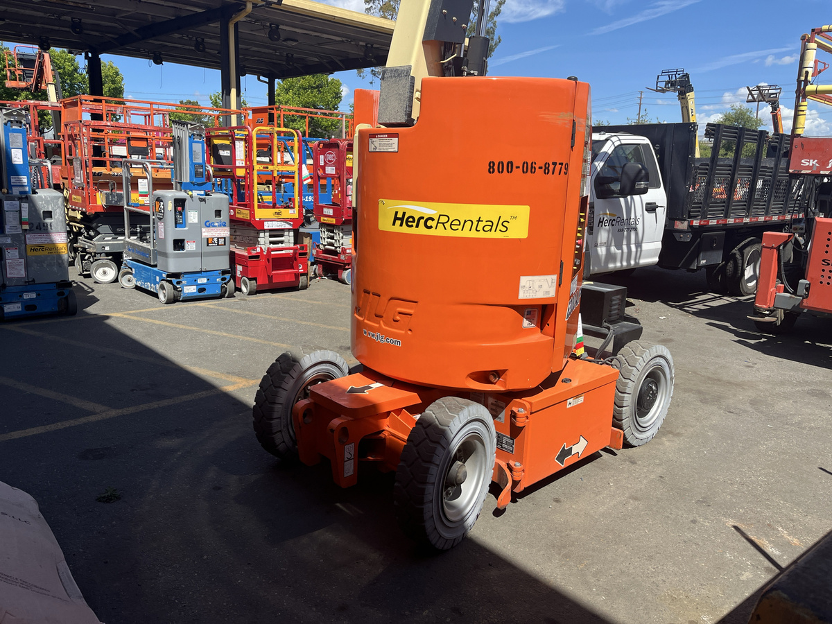 2015 JLG E300AJP-2