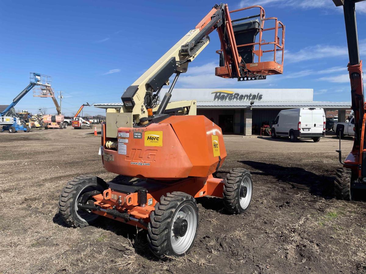 2017 JLG 340AJ