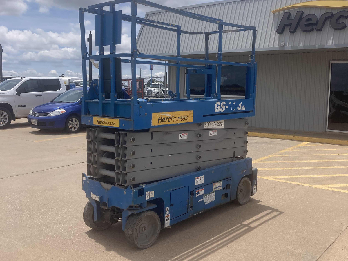 2017 Genie GS-3232