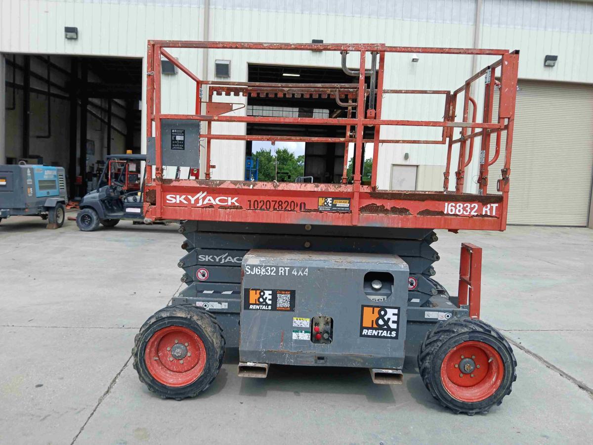 2017 Skyjack SJ-6832RT-6