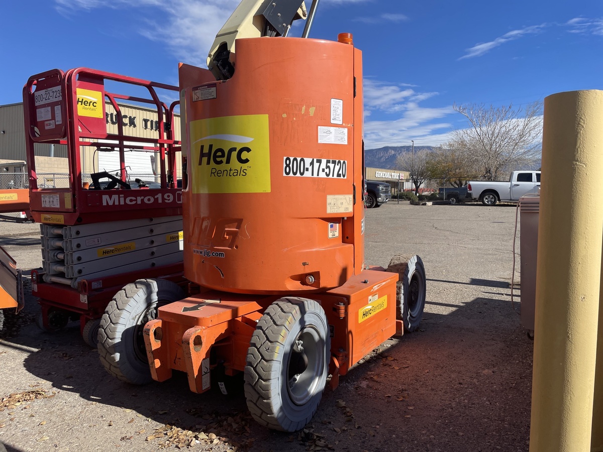 2017 JLG E300AJP