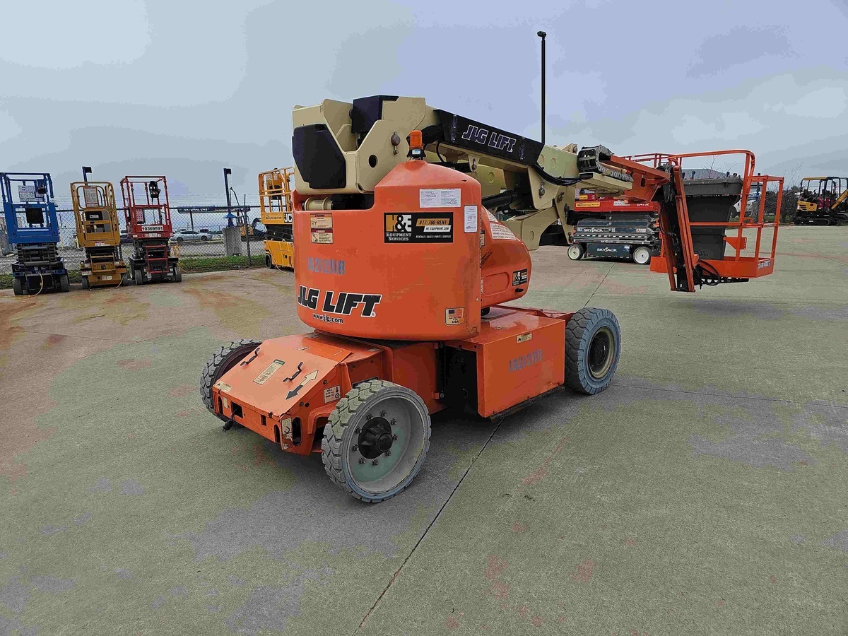 2017 JLG E400AJPN-3