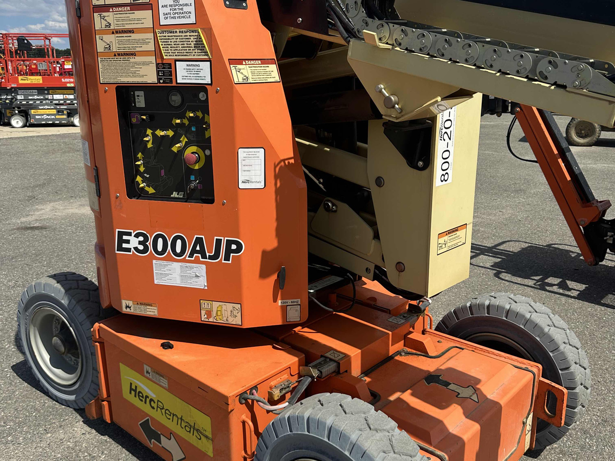 2018 JLG E300AJP