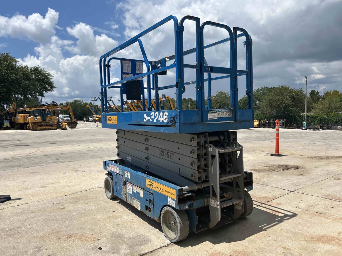 2017 Genie GS-3246-4