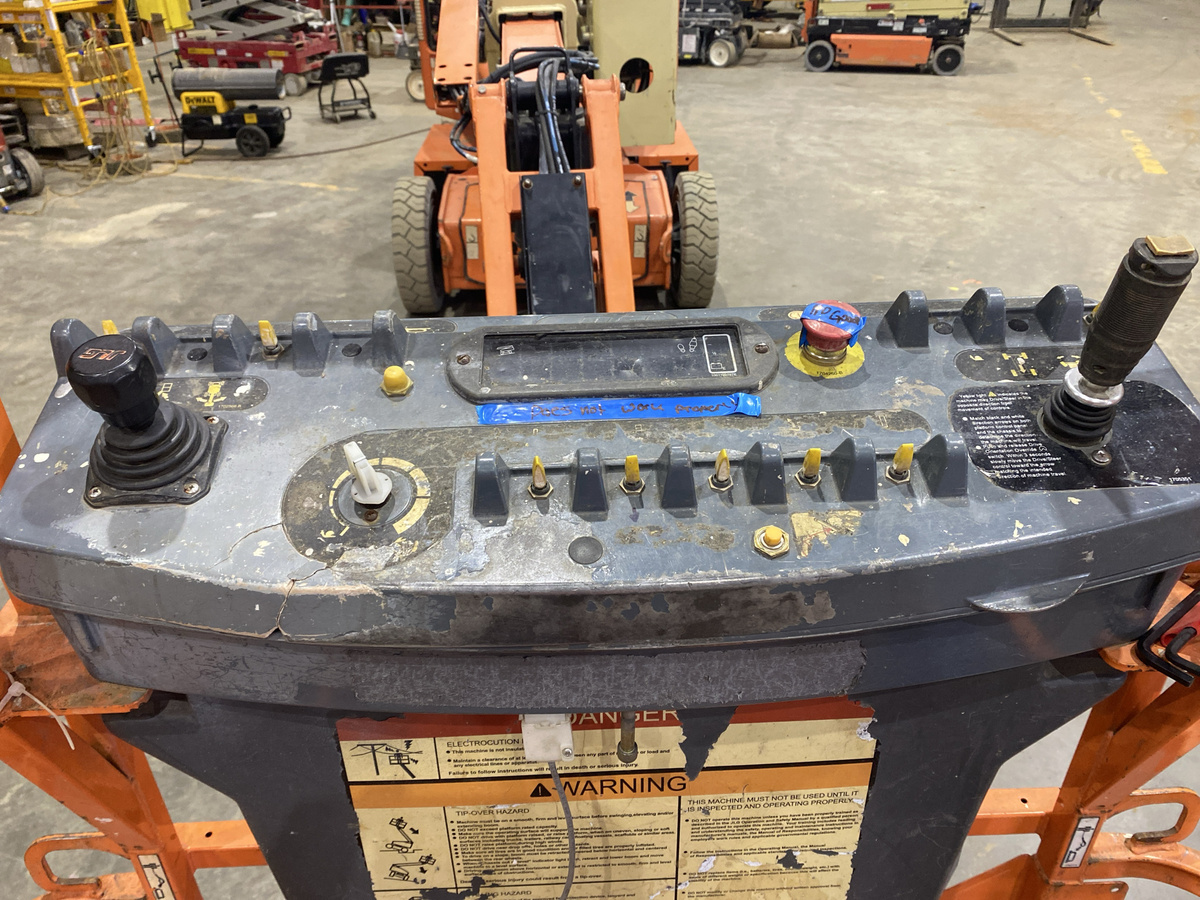 2016 JLG E400AJPN-5