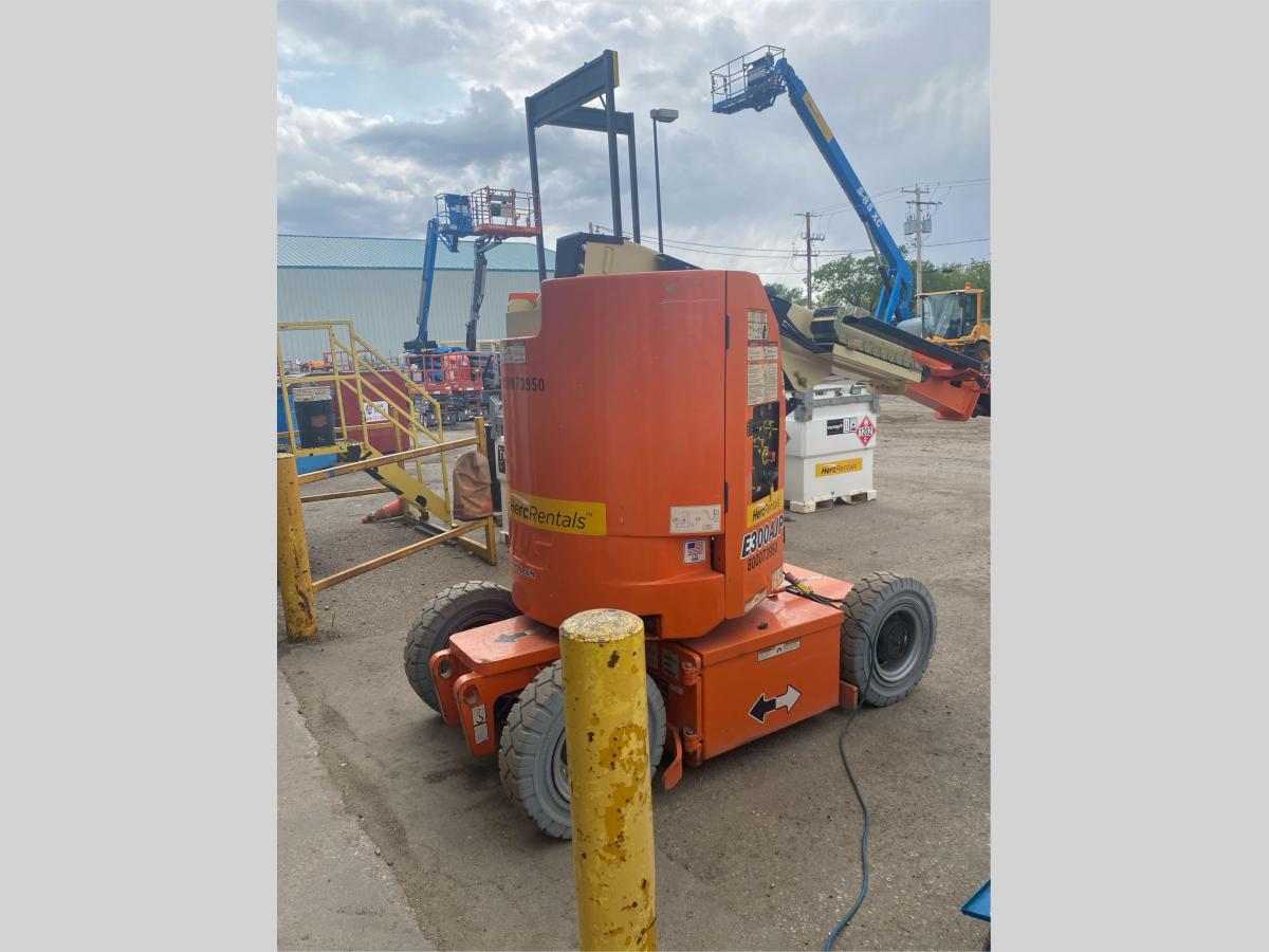 2015 JLG E300AJP