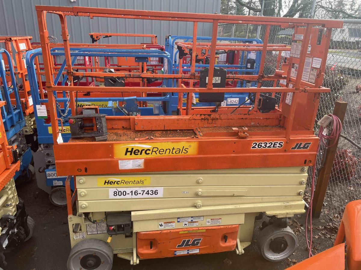 2017 JLG 2632ES
