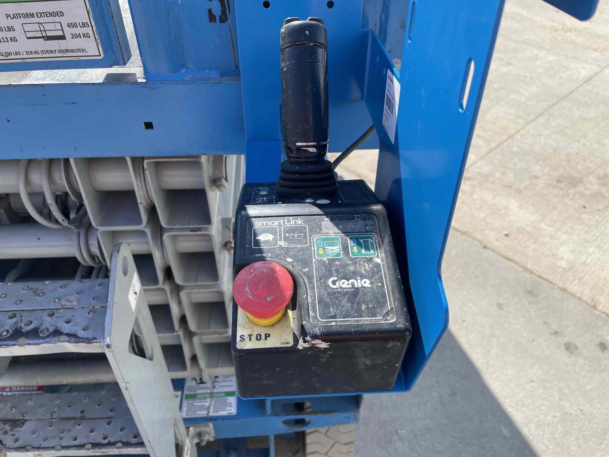 2013 Genie GS-3246