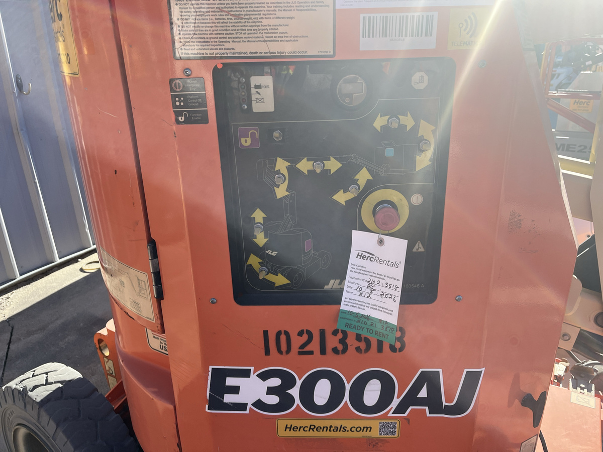 2017 JLG E300AJ-7