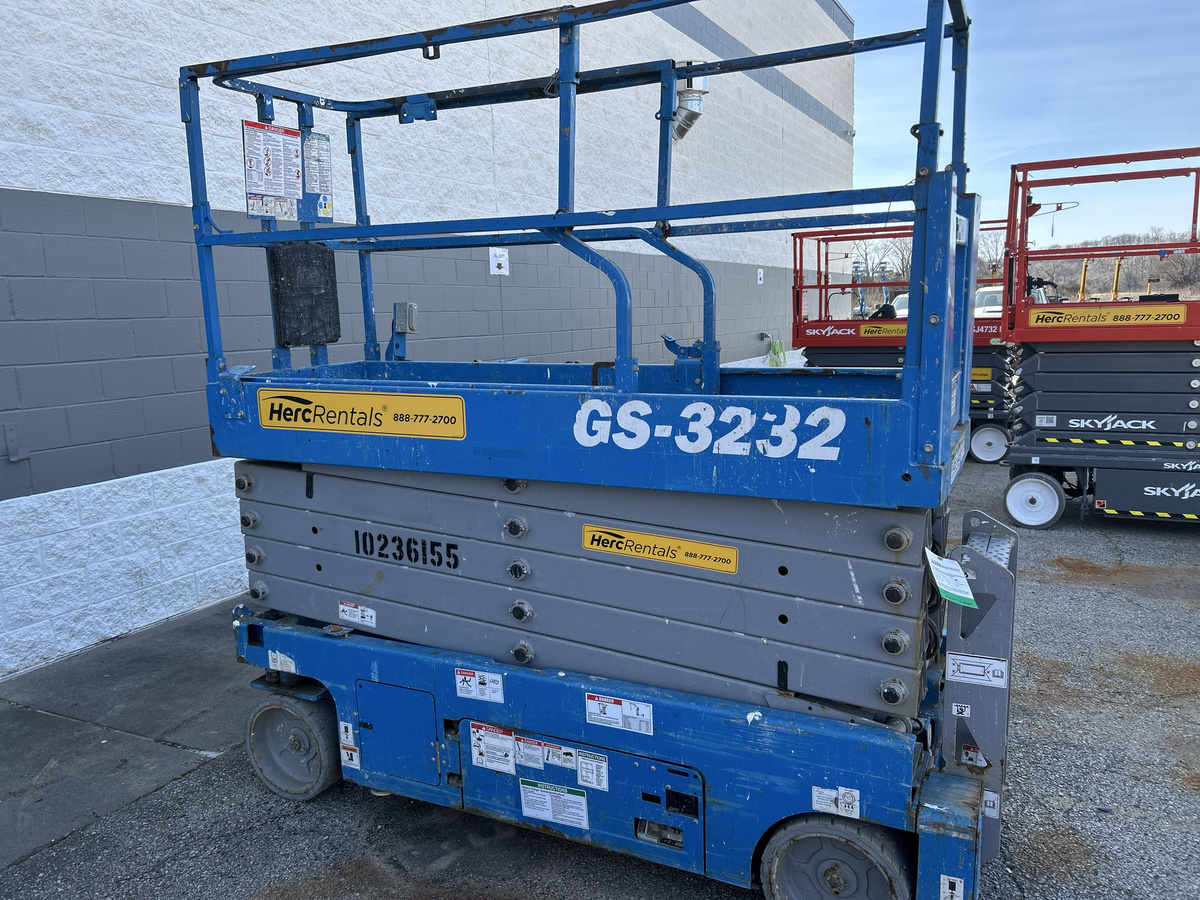 2018 Genie GS-3232