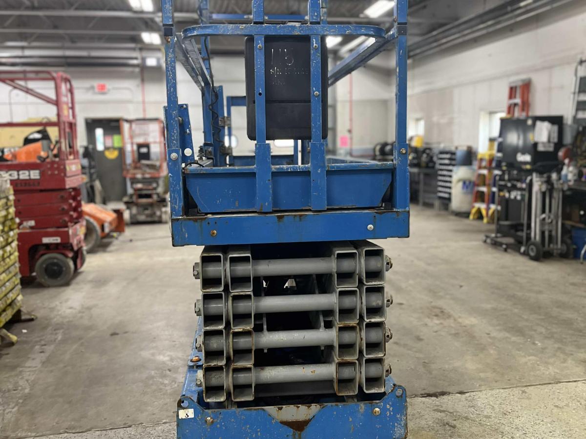 2017 Genie GS-3232