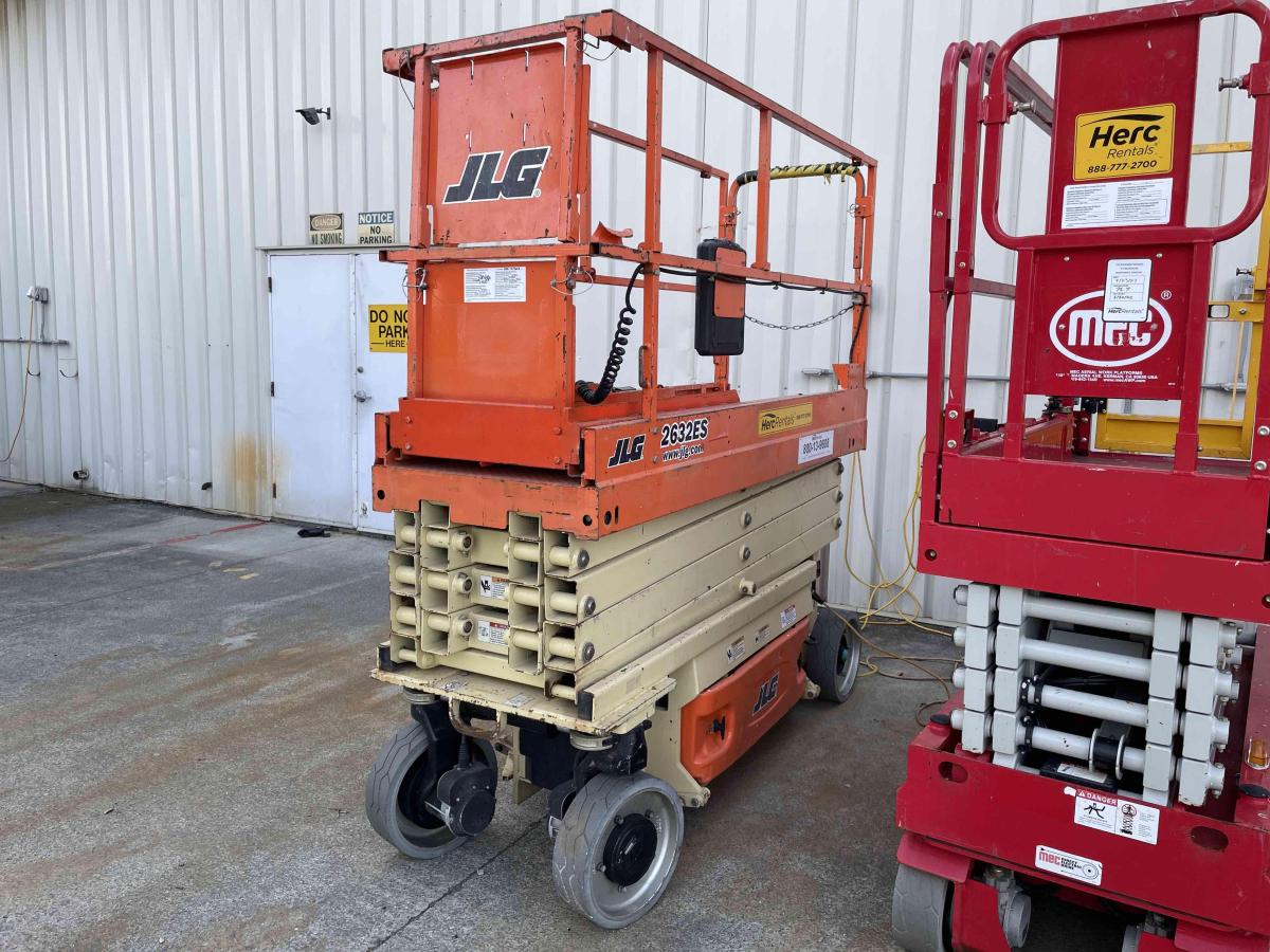 2017 JLG 2632ES