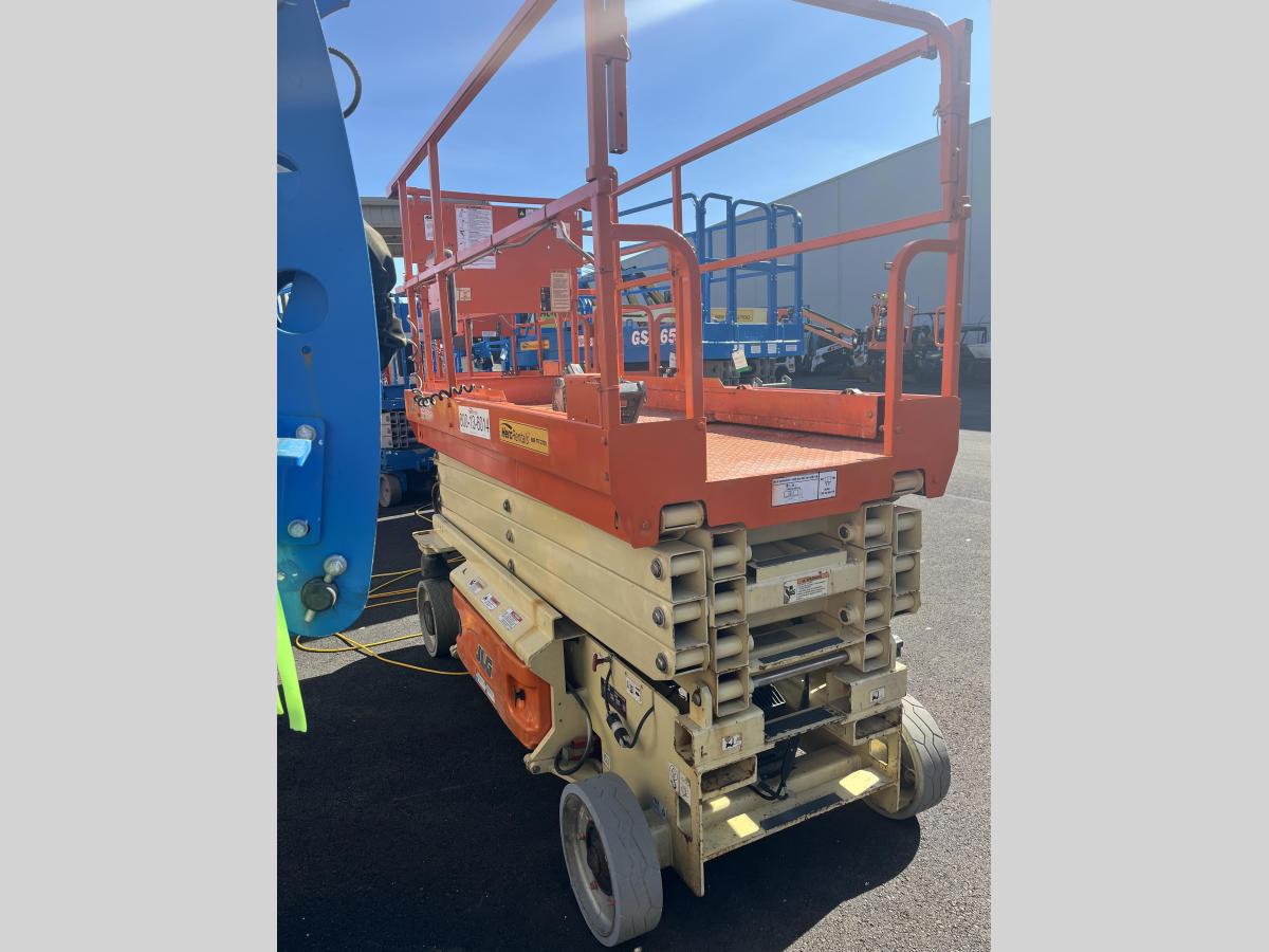 2017 JLG 2646ES