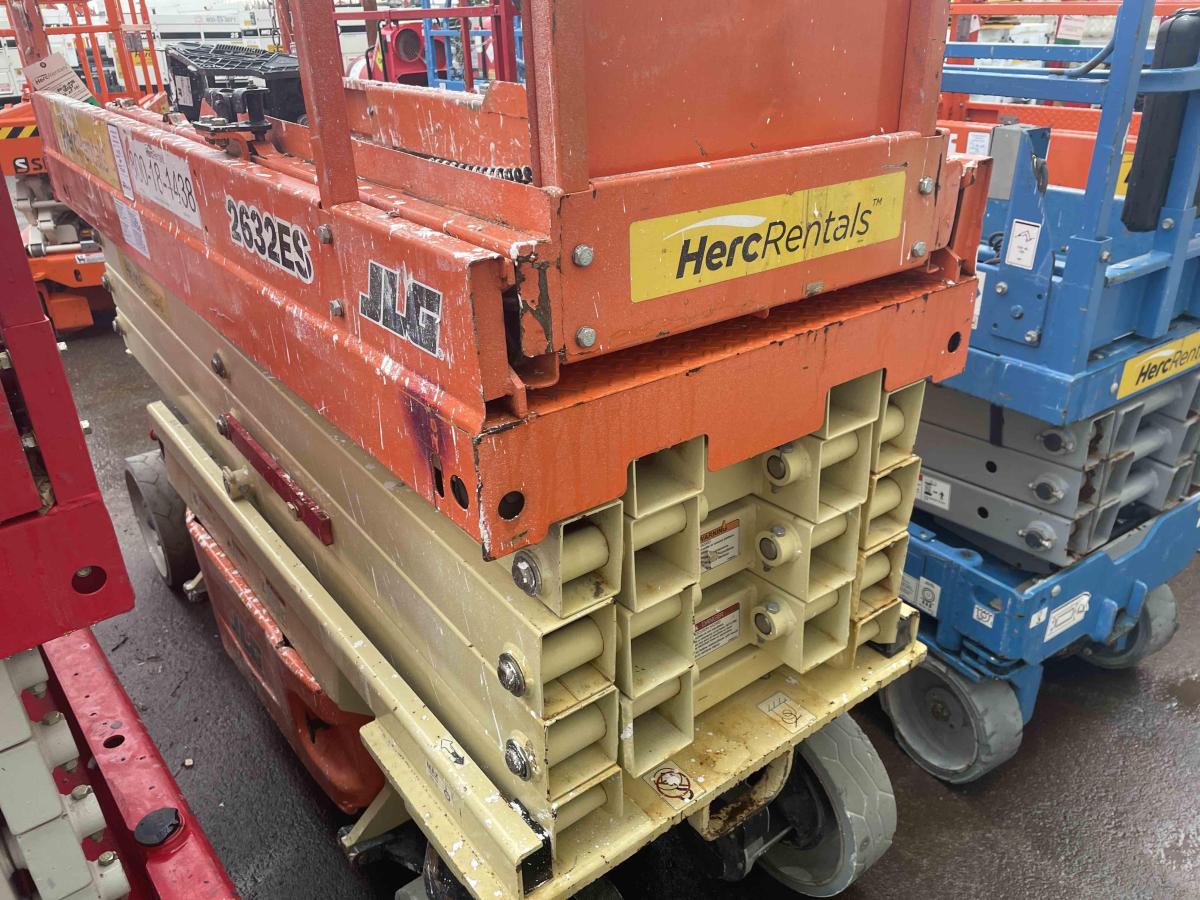 2017 JLG 2632ES