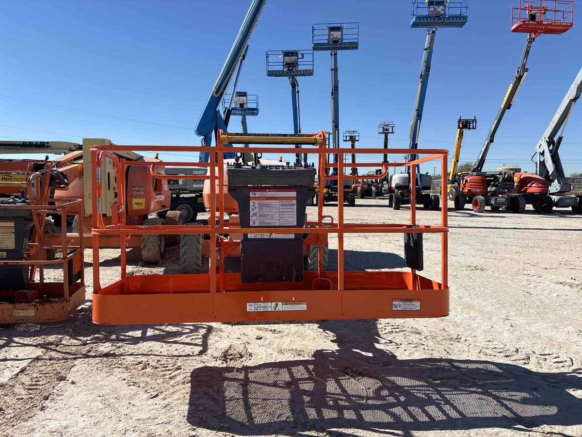 2017 JLG 400S-2