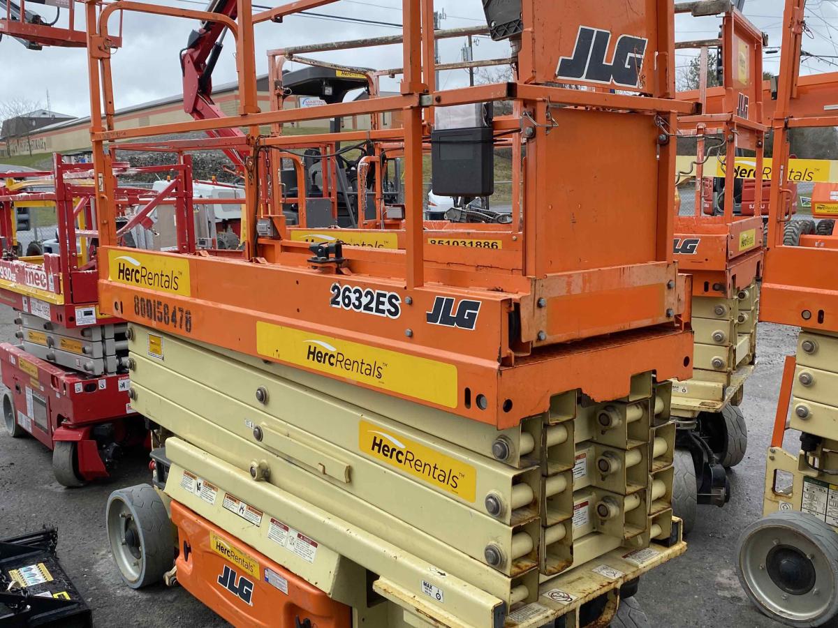 2017 JLG 2632ES
