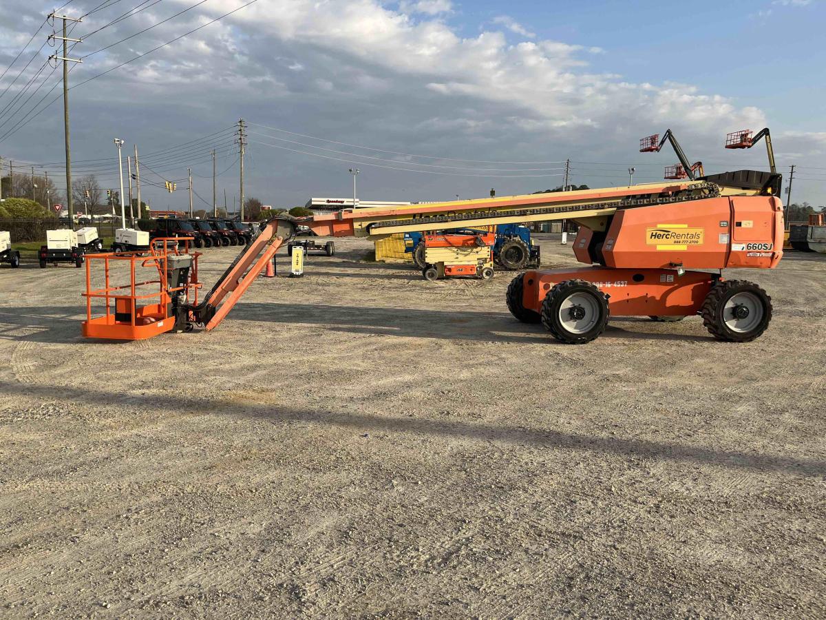 2017 JLG 660SJ