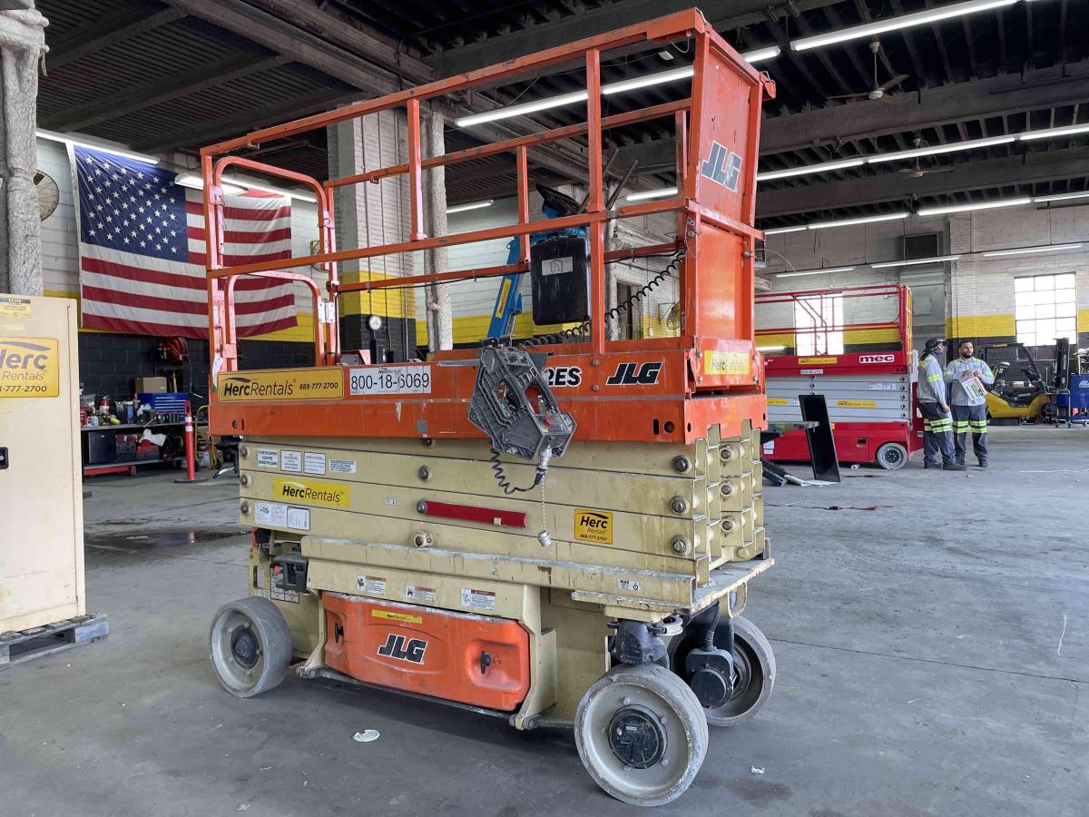 2017 JLG 2632ES-1