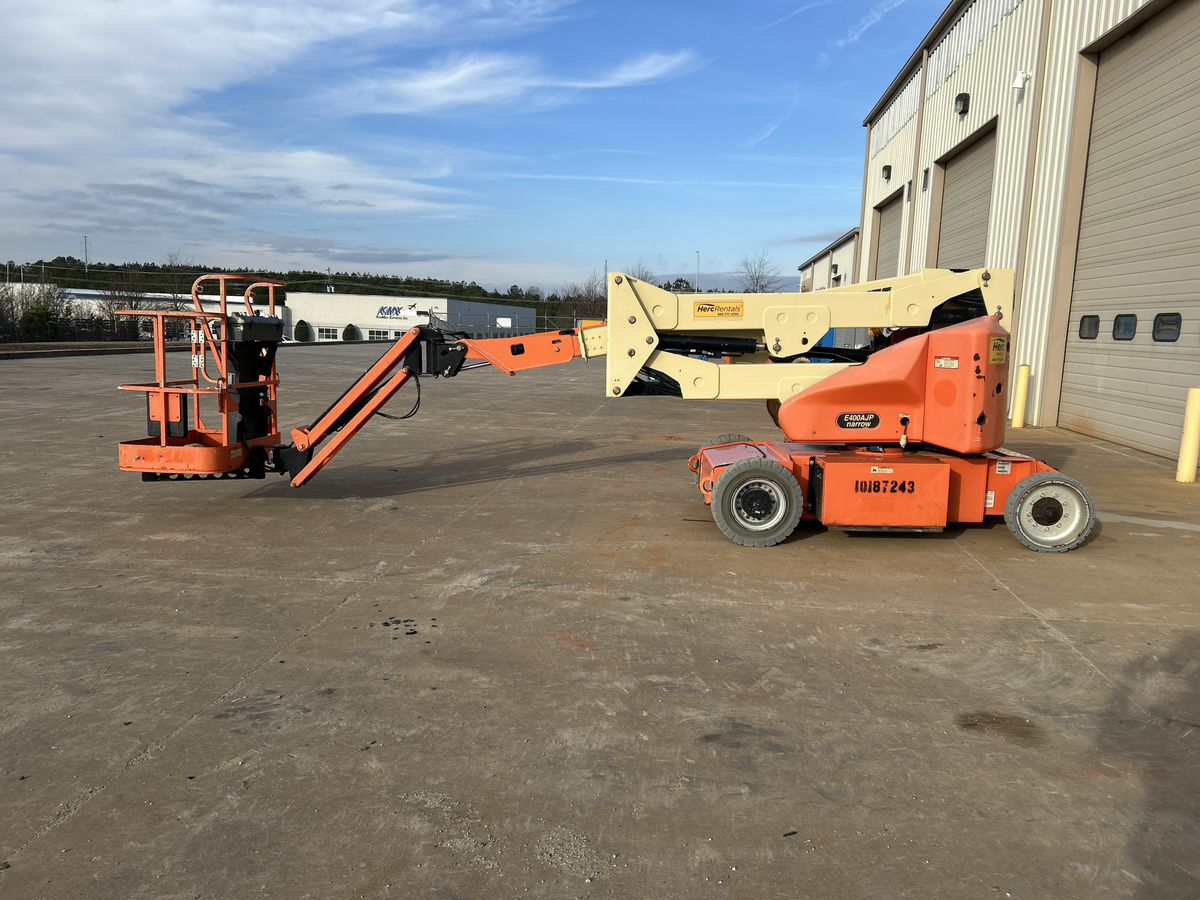2016 JLG E400AJPN-4