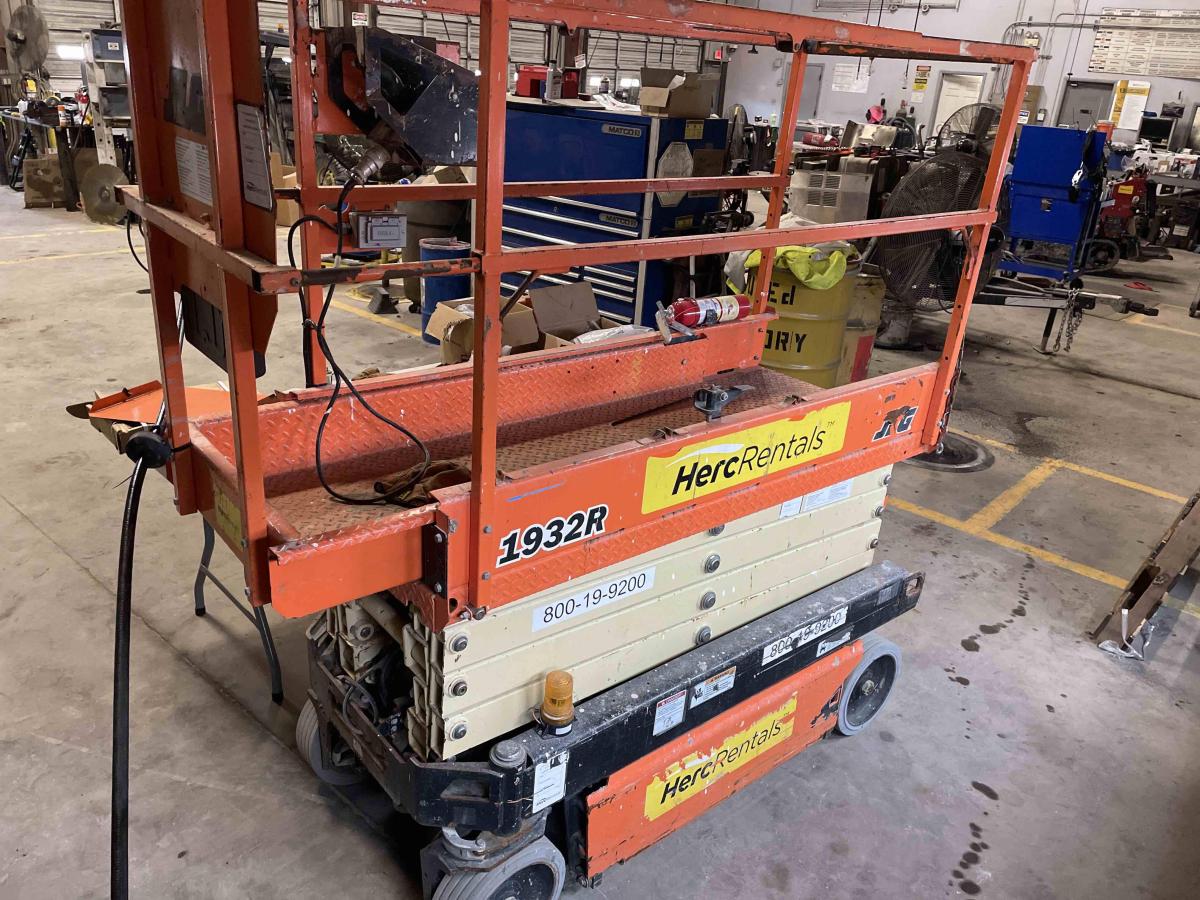 2018 JLG 1932R
