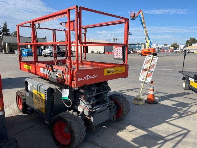 2018 Skyjack SJ-6826RT-4