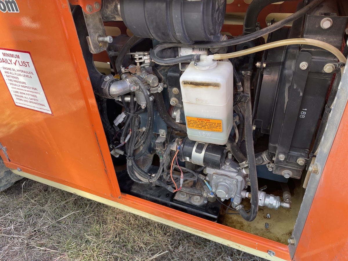 2017 JLG 260MRT-8