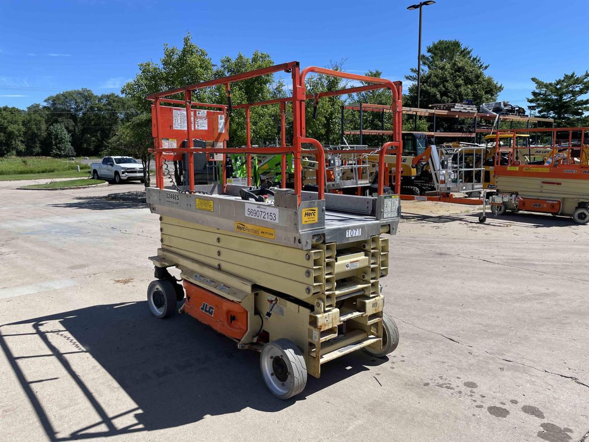 2012 JLG 3246ES