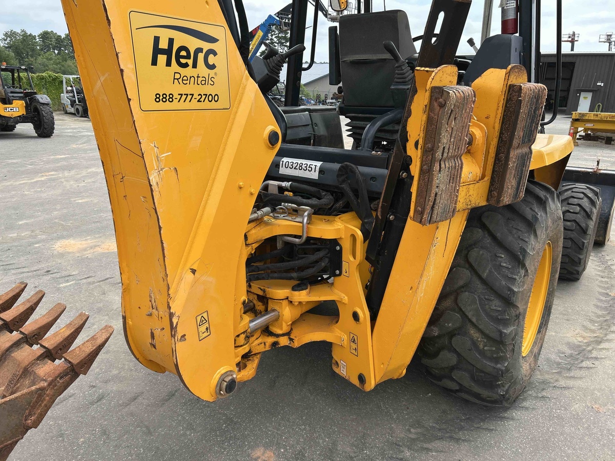 2022 JCB 3CX-8