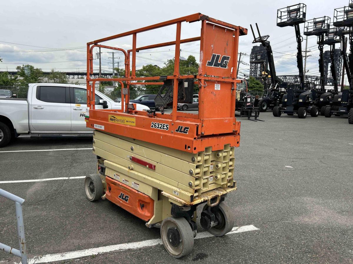 2017 JLG 2632ES-4
