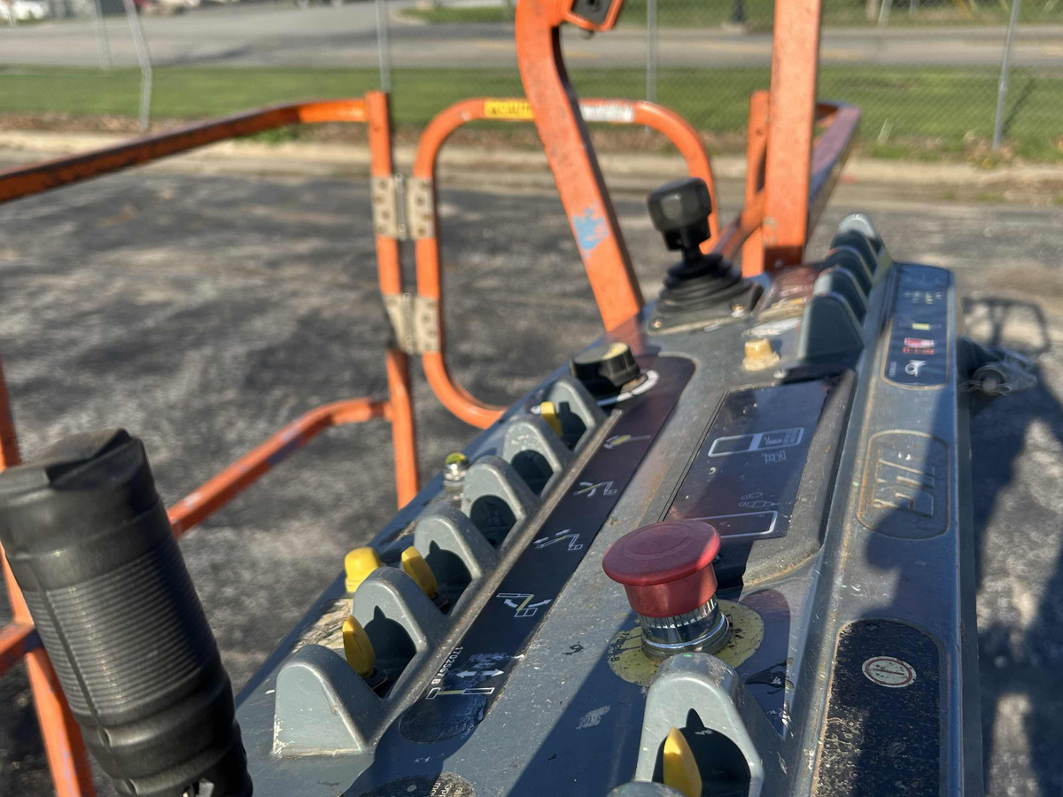 2017 JLG 460SJ-7
