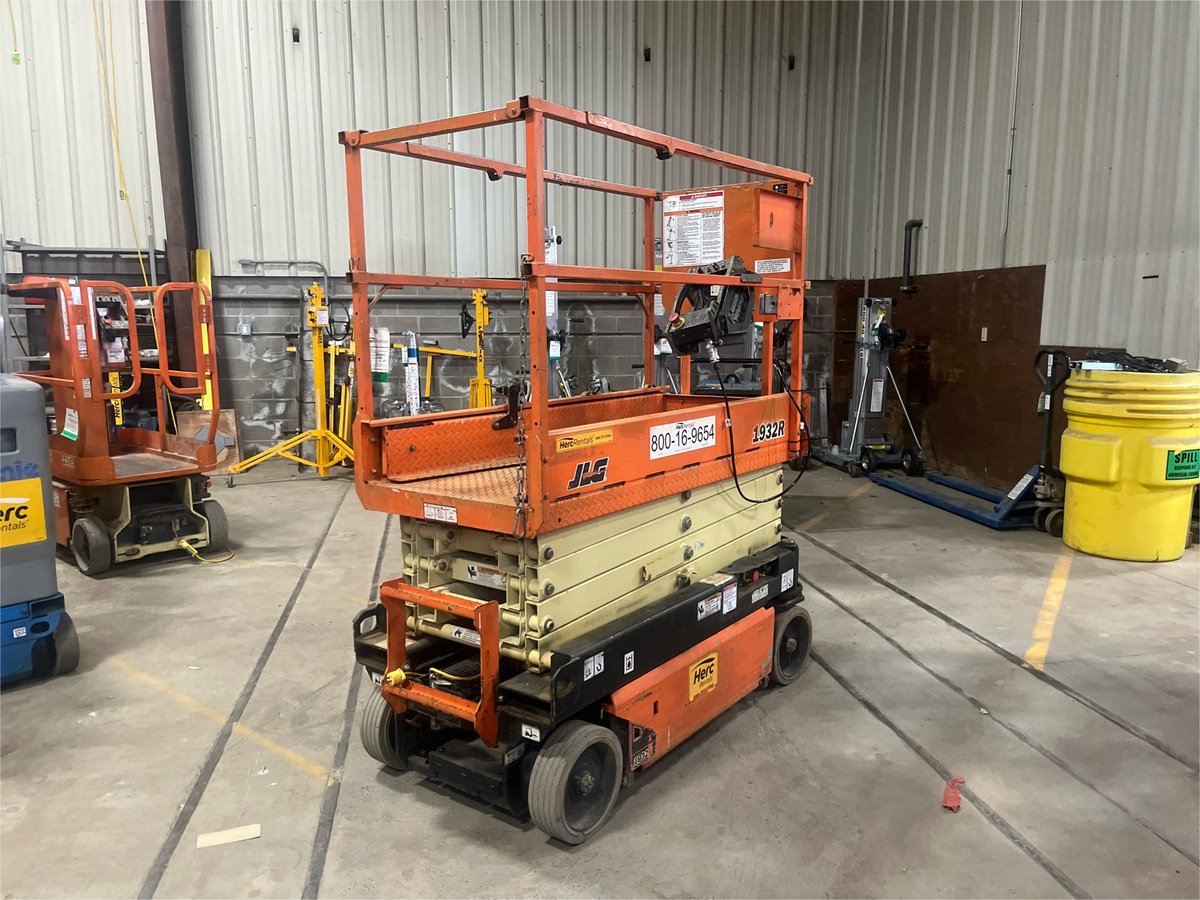 2017 JLG 1932R-4