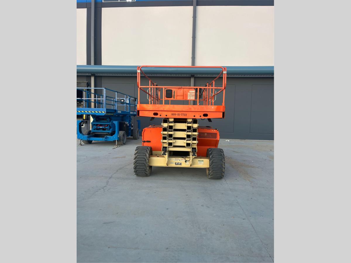 2017 JLG 4394RT